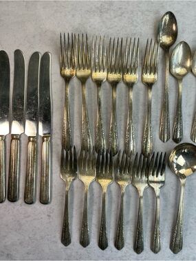 20 Pc Marathon Silverplate Flatware Set 12 Forks Knives Spoons Monogram